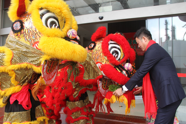 千秋偉業(yè)添錦繡 萬里鵬程展宏圖 —— 常青樹舞獅獻瑞賀新春，歡天喜地迎開工！