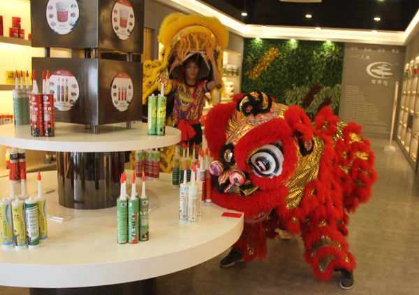 千秋偉業(yè)添錦繡 萬里鵬程展宏圖 —— 常青樹舞獅獻瑞賀新春，歡天喜地迎開工！